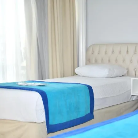 River Hotel *