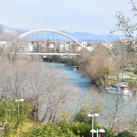 Hotel River