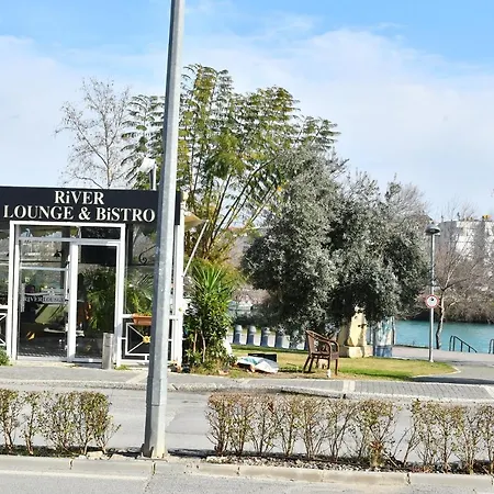River Hotel