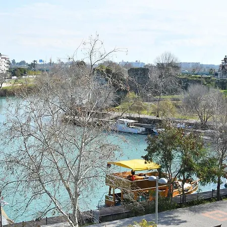 Hotel River
