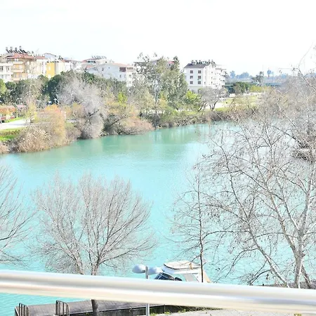 Hotel River *