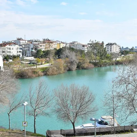 Hotel River *