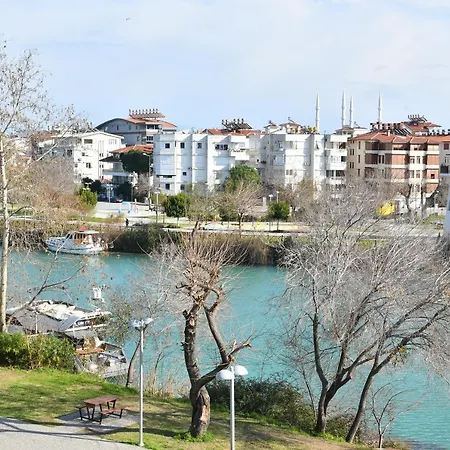 River Hotel *